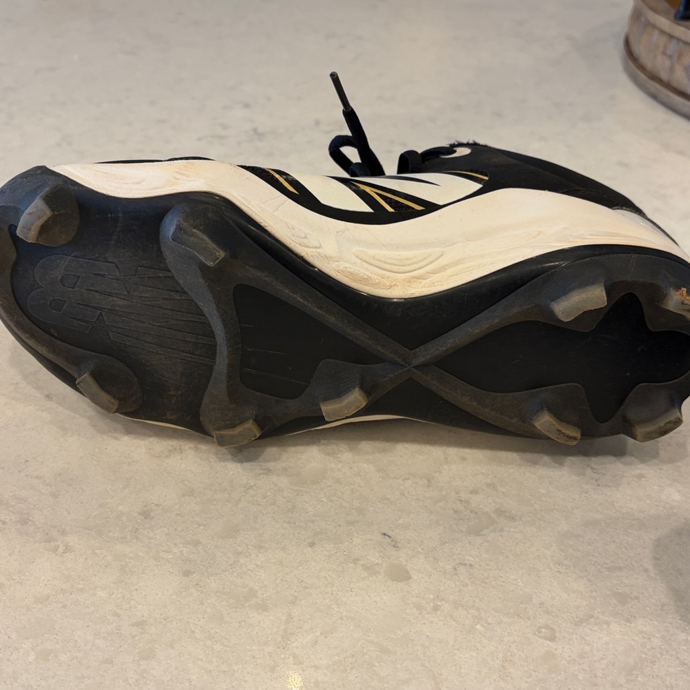 New Balance Men’s Black, White & Gold cleats - Picture 5 of 6